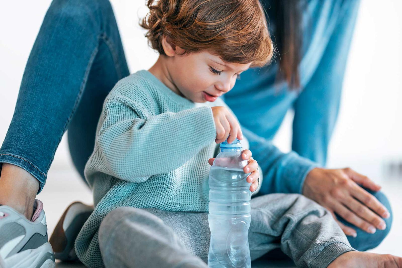 water filter with water splash